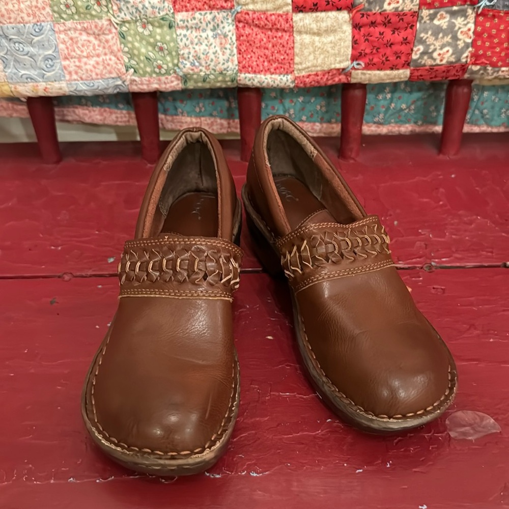 b.o.c brand brown women’s concept slip on shoes size 7M, like new